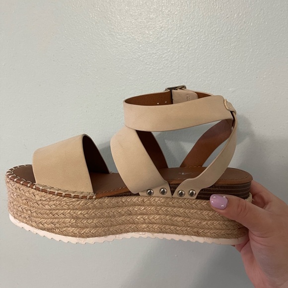 Tan Platform wedge espadrilles - Picture 10 of 11